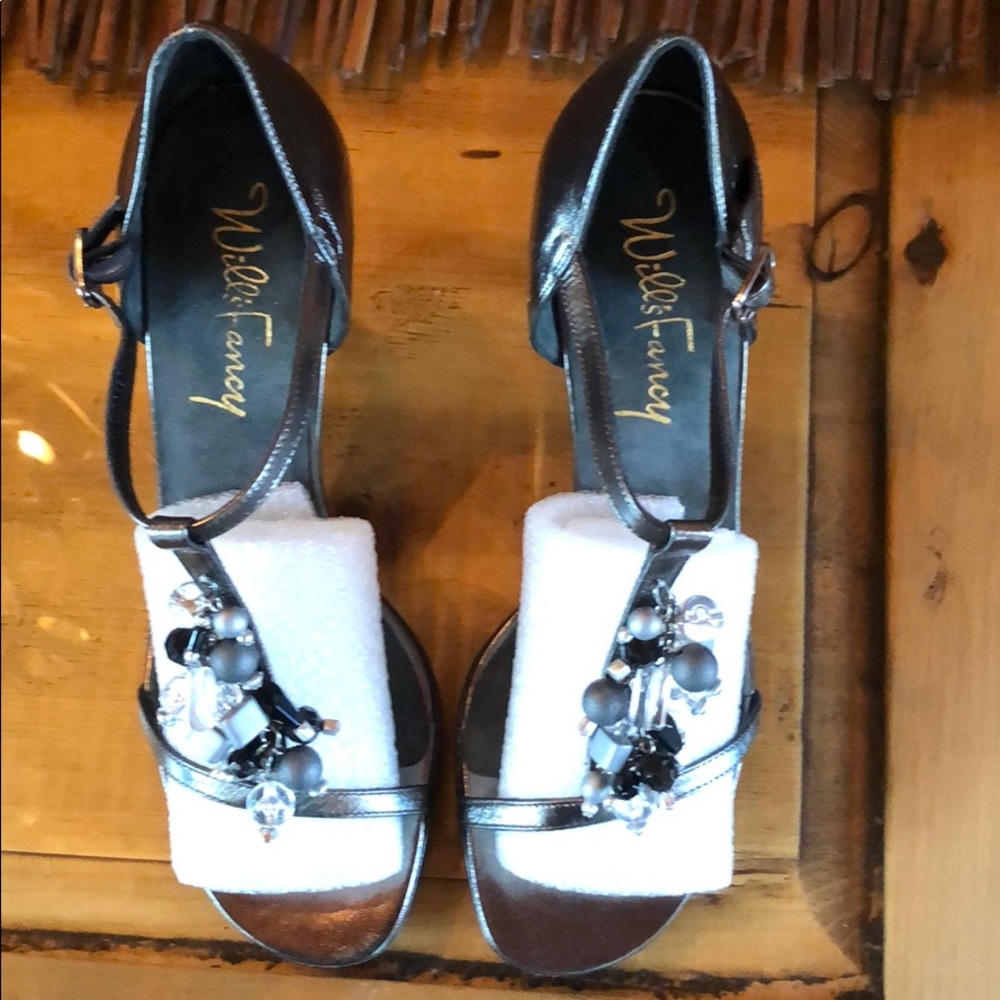 Will’s Fancy Metallic T-Strap Heel - Picture 4 of 7